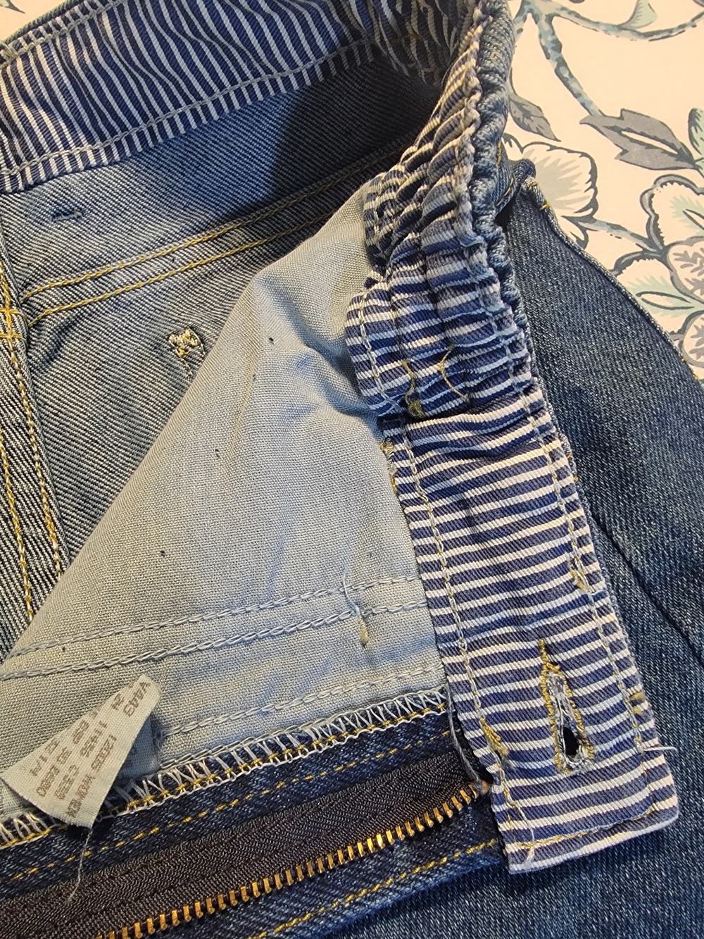 L.L. Bean Women's High Waisted Strech Waist Mom Denim Jeans - Picture 7 of 9
